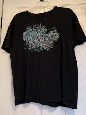 Critical Role It's Love That Makes People T-Shirt Size XL